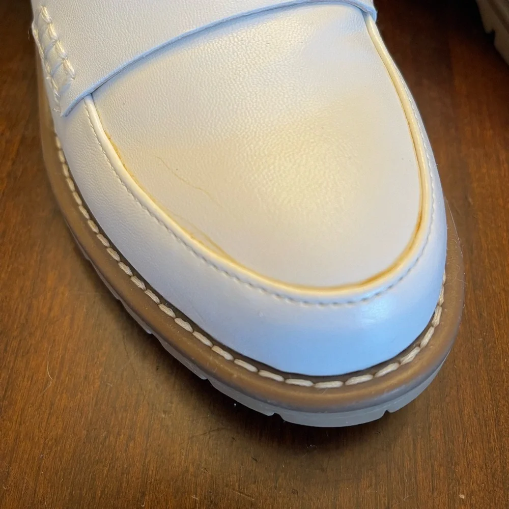 DV by Dolce Vita White and Tan Flats with Textured Leather and Slip-On Design - Picture 8 of 8